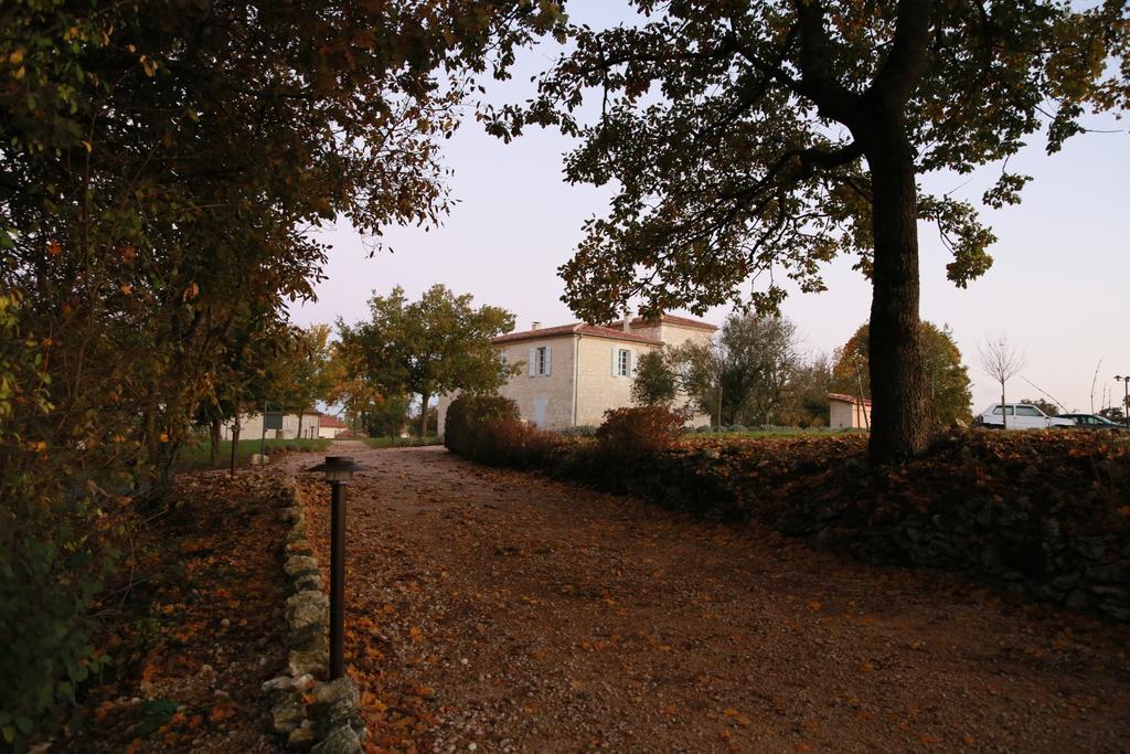 Chambres d'hôtes Domaine de Nazère Avezan Exterior foto