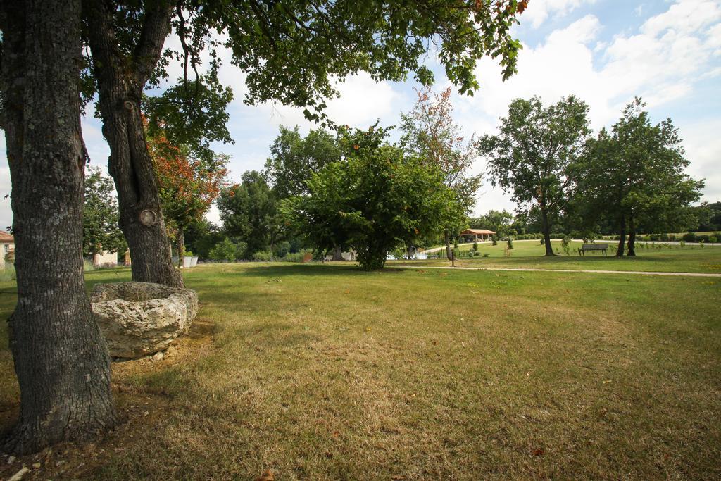 Chambres d'hôtes Domaine de Nazère Avezan Exterior foto