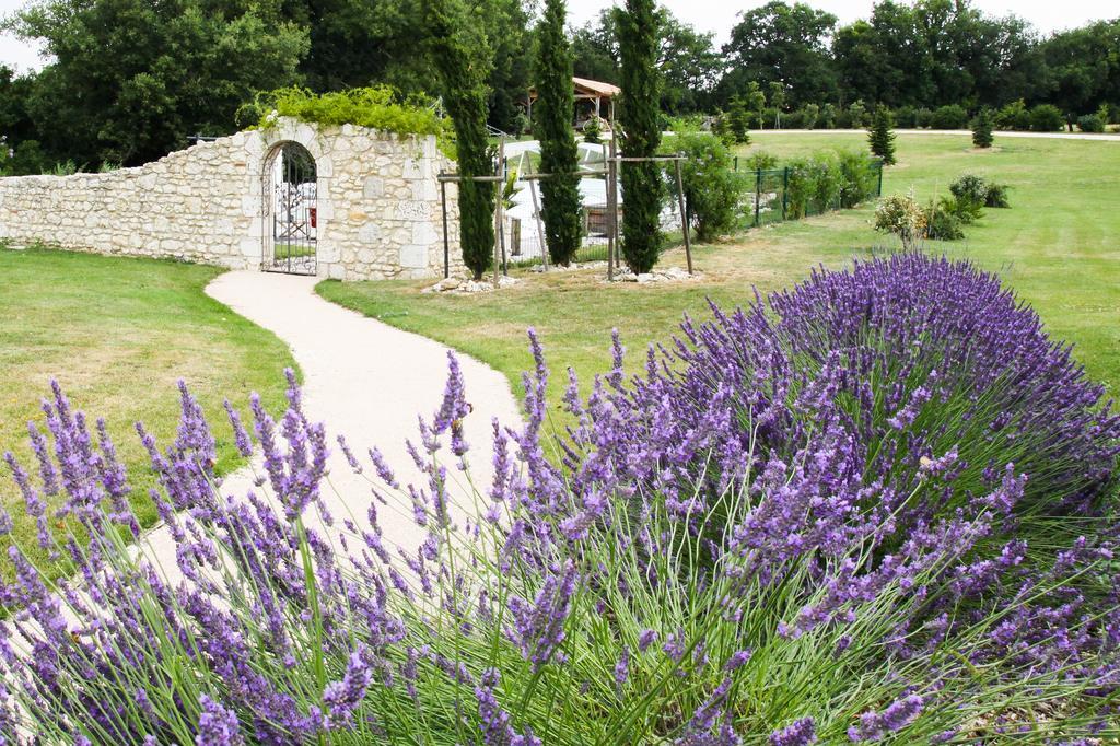 Chambres d'hôtes Domaine de Nazère Avezan Exterior foto